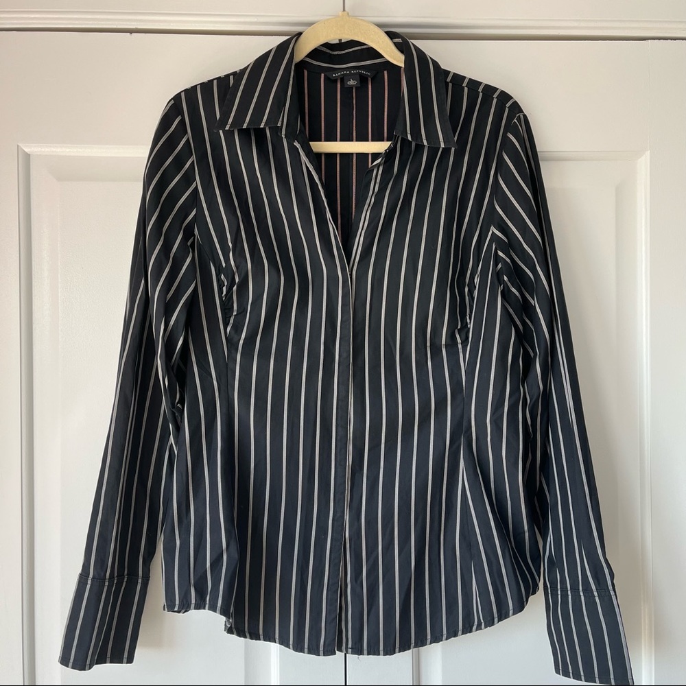 Banana Republic Navy Stripped Bankers Fitted Shirt Size Large Pre Loved Like New